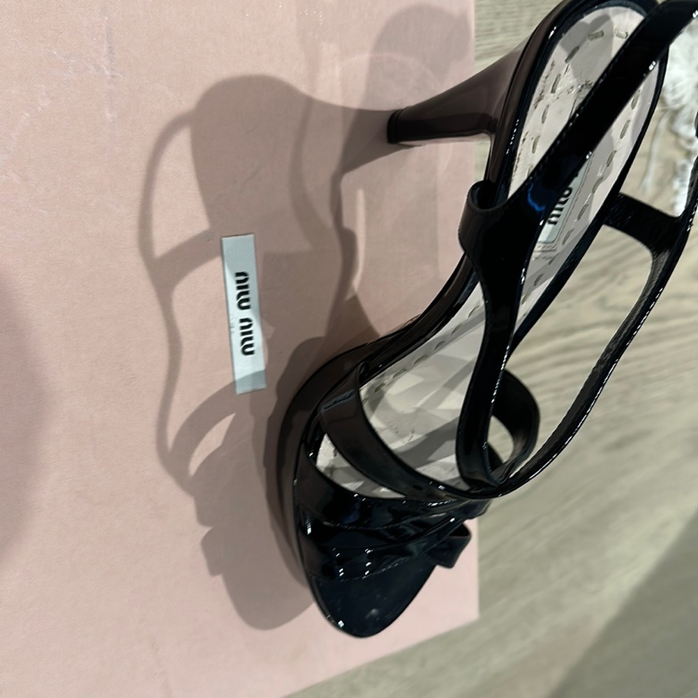 MIU MIU 5.5 patent sandle